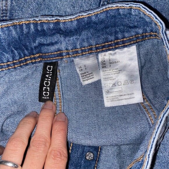 H&M Divided Mini Medium Wash Denim Skirt (US 2) - Picture 3 of 3